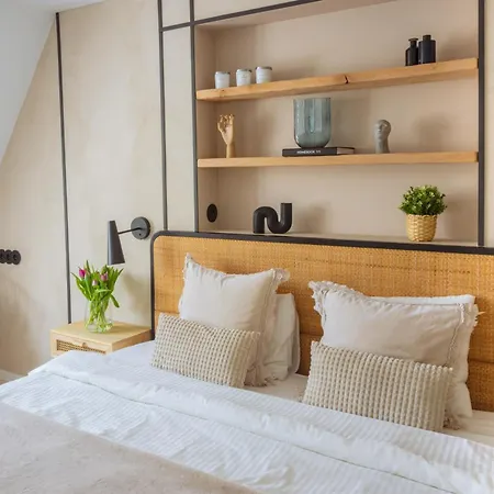 Home3city Klimatyczne Poddasze Apartmán *